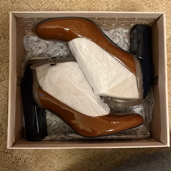 Like brand new Clark’s heels - Picture 2 of 6